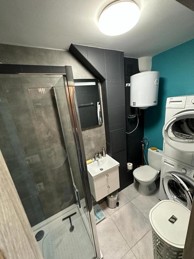 Ommpbooking Wspolna Lazienka Częstochowa Exterior foto